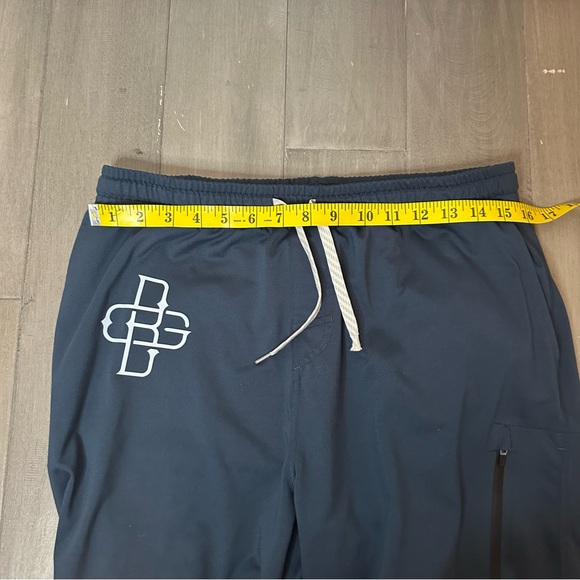 Vuori Men's Sunday Performance Jogger in the color Ink Heather or Navy Blue - Picture 12 of 13